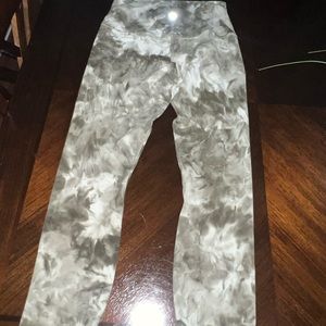 Lululemon green crop leggings